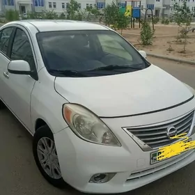 Nissan Versa 2013