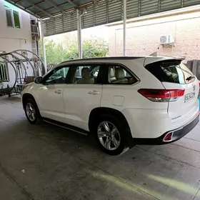 Toyota Highlander 2016