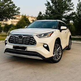 Toyota Highlander 2021