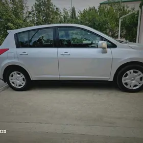 Nissan Versa 2011
