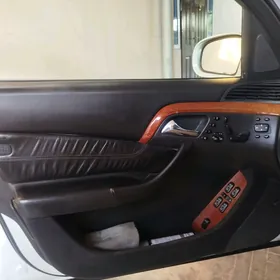 Mercedes-Benz S-Class 2000