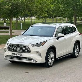 Toyota Highlander 2021
