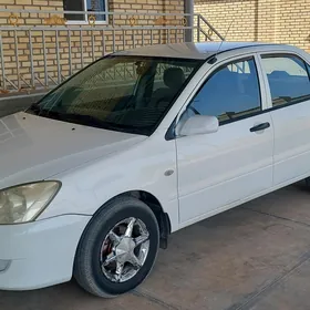 Mitsubishi Lanser 2004