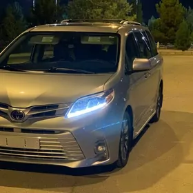 Toyota Sienna 2020