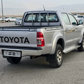 Toyota Hilux 2015