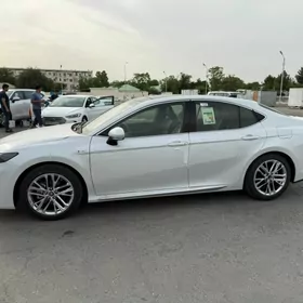Toyota Camry 2025