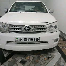 Toyota Fortuner 2010