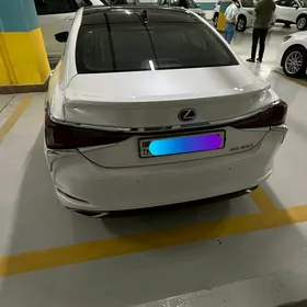 Lexus ES 350 2018