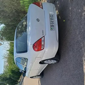 Nissan Sunny 2010