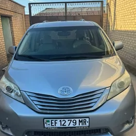 Toyota Sienna 2010