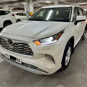 Toyota Highlander 2021