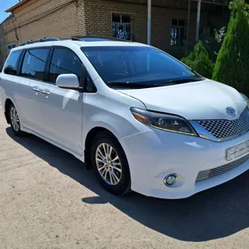 Toyota Sienna 2016