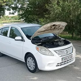 Nissan Versa 2013