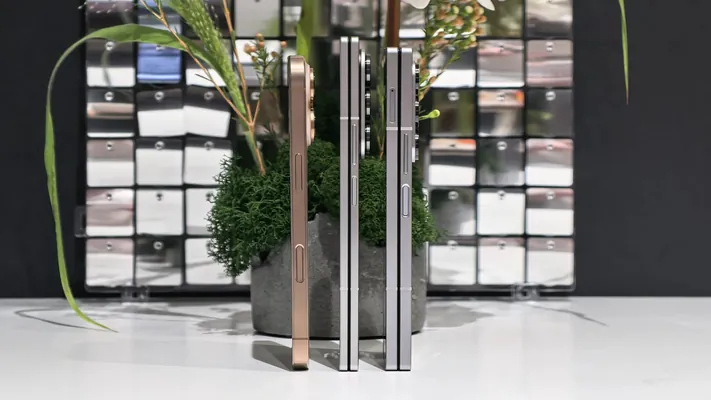 Samsung flagman kitapça smartfony Galaxy Z Fold 7-ni hödürledi