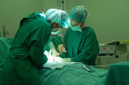 Kesar kesimi arkaly doglan çagada akganlylygyň döremek töwekgelçiligi 20% ýokarlanýar