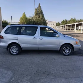 Toyota Sienna 2000