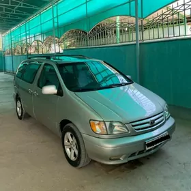 Toyota Sienna 2002