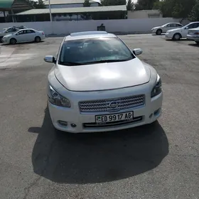 Nissan Maxima 2010