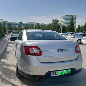 Ford Taurus 2010