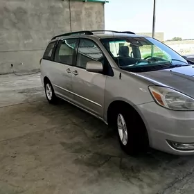 Toyota Sienna 2004