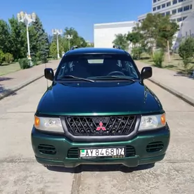 Mitsubishi Montero Sport 2000