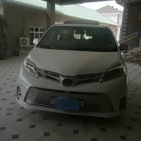 Toyota Sienna 2019