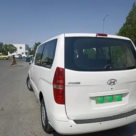 Hyundai H-1 2011