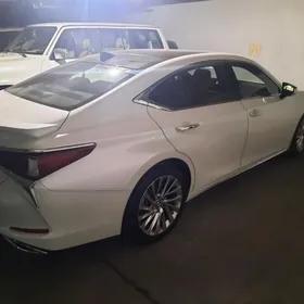 Lexus ES 2019