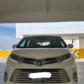 Toyota Sienna 2018