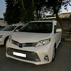 Toyota Sienna 2019