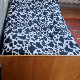 кровать