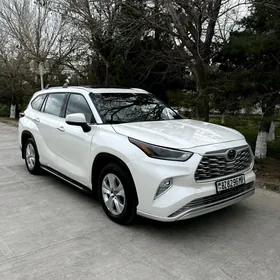 Toyota Highlander 2021
