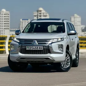 Mitsubishi Pajero 2020