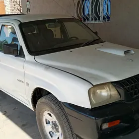 Mitsubishi L200 2003