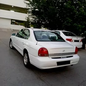 Hyundai Elantra 2001