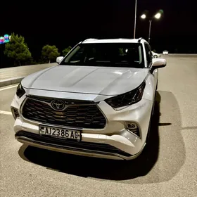 Toyota Highlander 2021