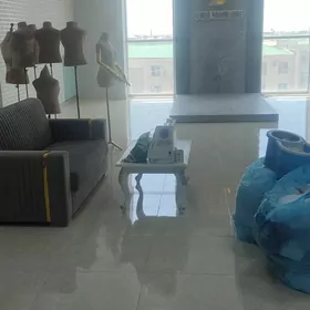 Arenda magazyn, Ofis