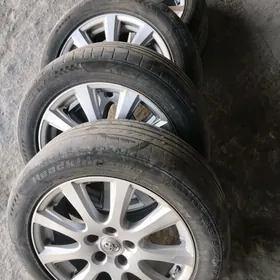 Tayota 215 55 17