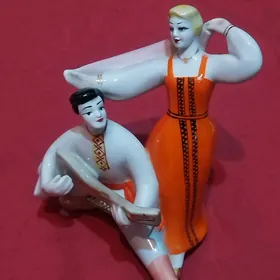 статуэтка фарфоровая statuetka