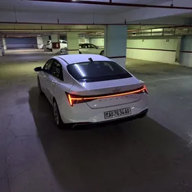 Hyundai Elantra 2021
