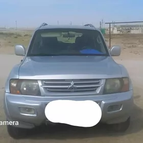Mitsubishi Montero 2002