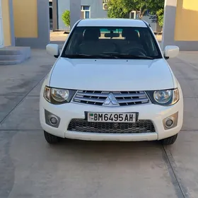 Mitsubishi L200 2013