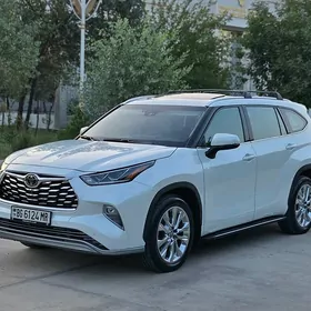 Toyota Highlander 2021