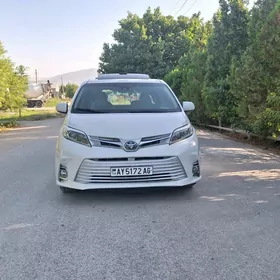Toyota Sienna 2019