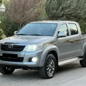 Toyota Hilux 2015