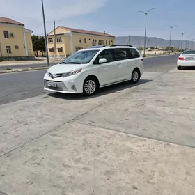 Toyota Sienna 2018