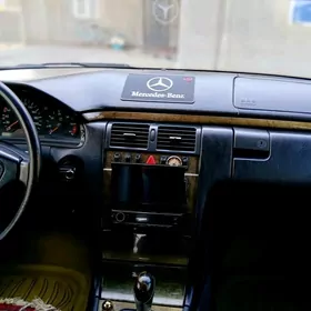 Mercedes-Benz E320 1996