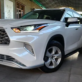 Toyota Highlander 2021