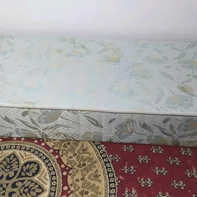 Кровать топчан.