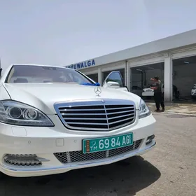 Mercedes-Benz S-Class 2012